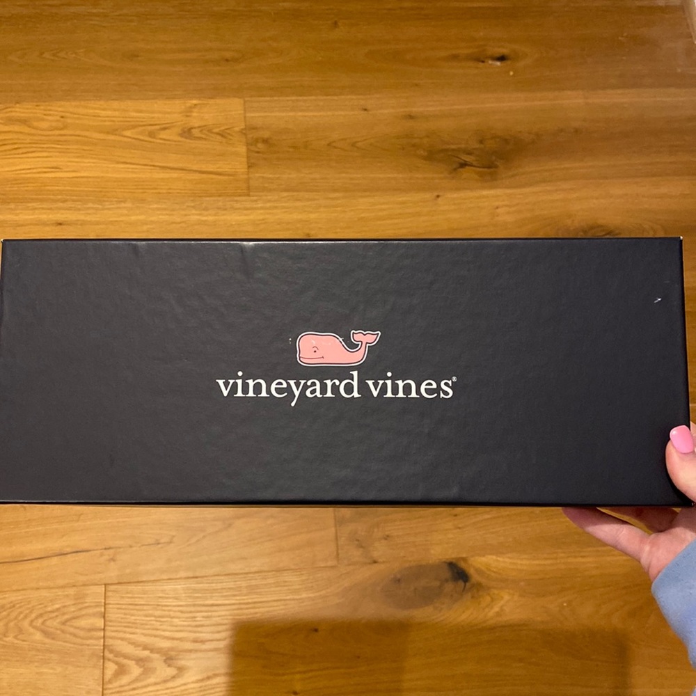 Vineyard vines box